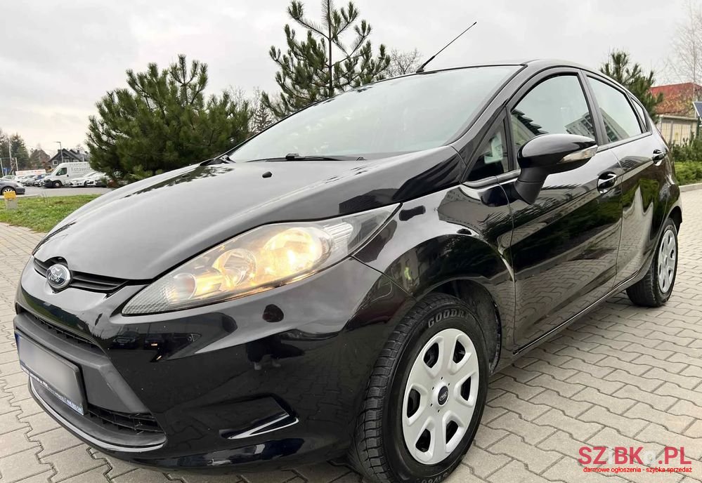 2010' Ford Fiesta photo #2