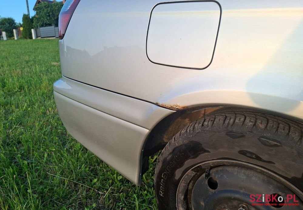 1999' Subaru Legacy 2.0Gl 16V 4X4 photo #3