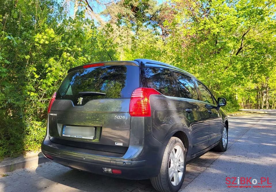2012' Peugeot 5008 photo #4