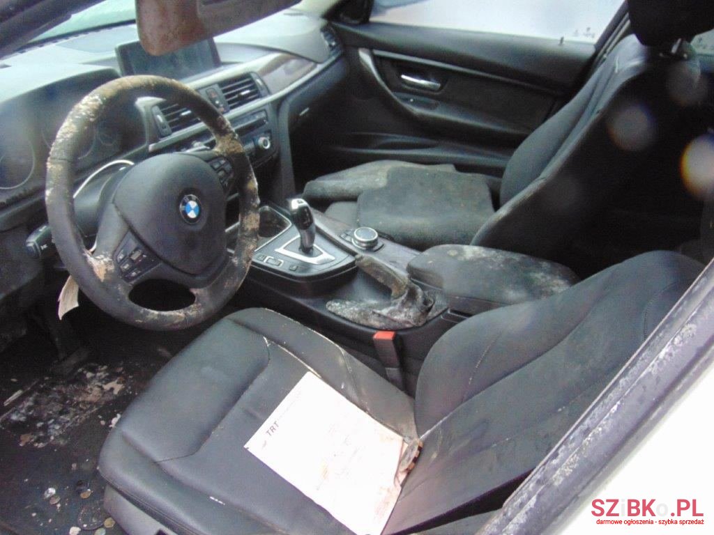 2015' BMW 3 Series 320 photo #5
