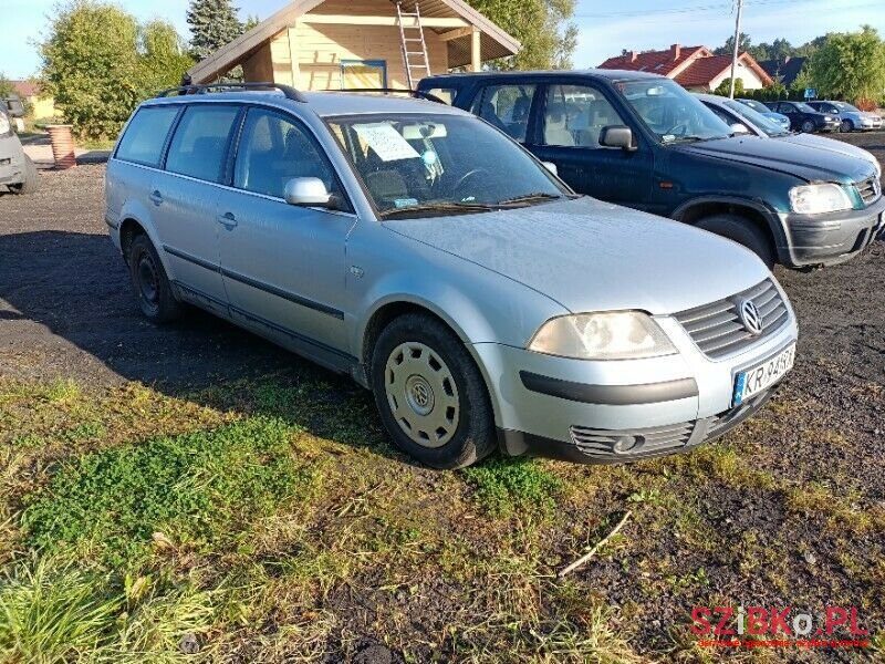 2001' Volkswagen Passat photo #1