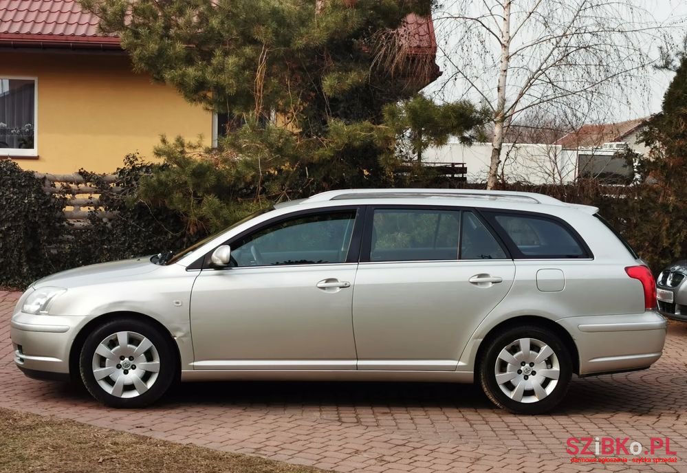 2005' Toyota Avensis 1.8 Vvt-I Combi Sol photo #5