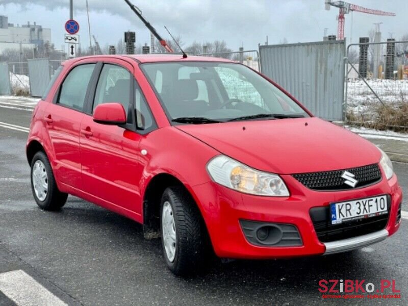 2010' Suzuki SX4 photo #2