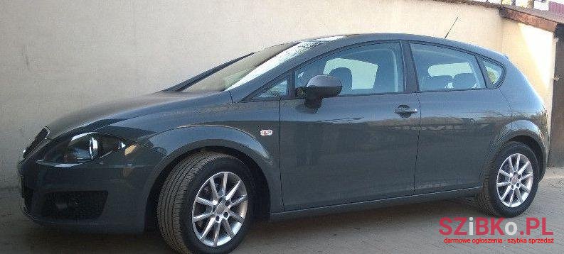 2009' SEAT Leon photo #1