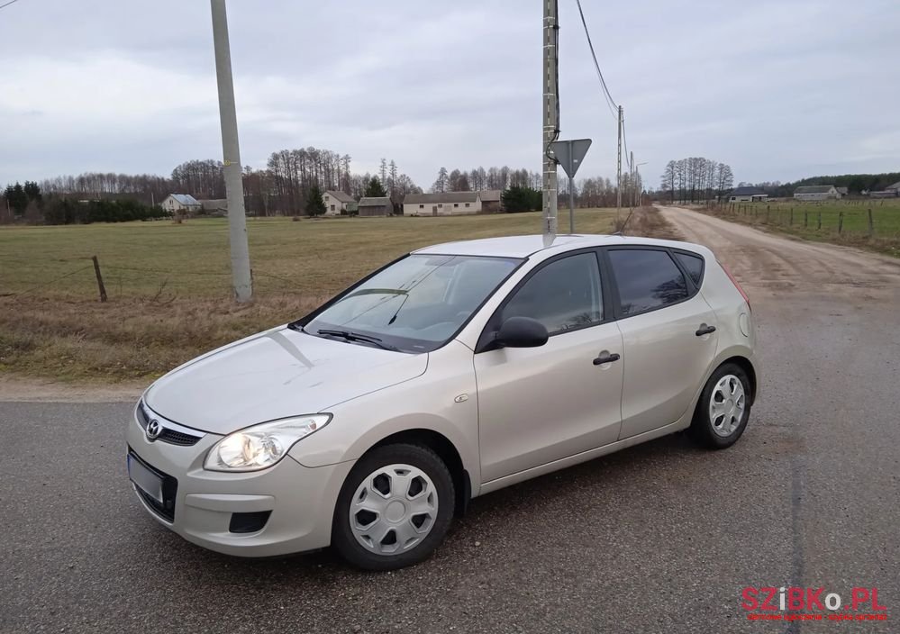 2009' Hyundai i30 1.6 Crdi Style photo #2