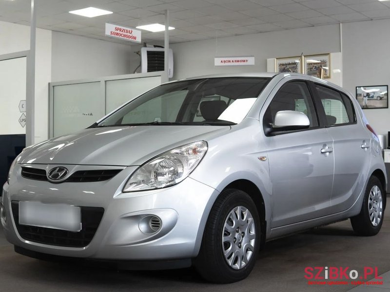 2009' Hyundai i20 1.2 Classic photo #3