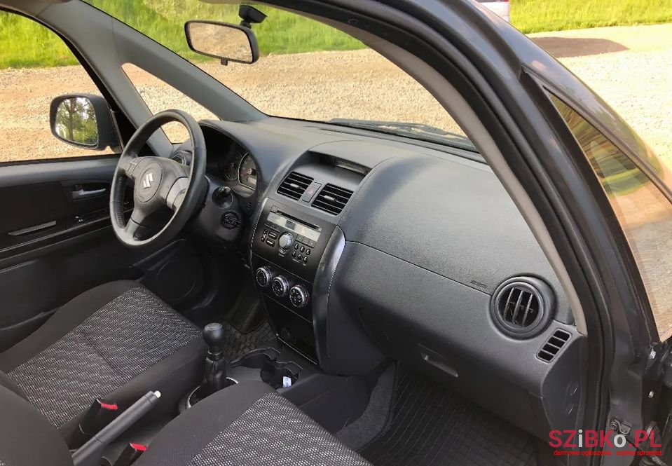 2009' Suzuki SX4 photo #5