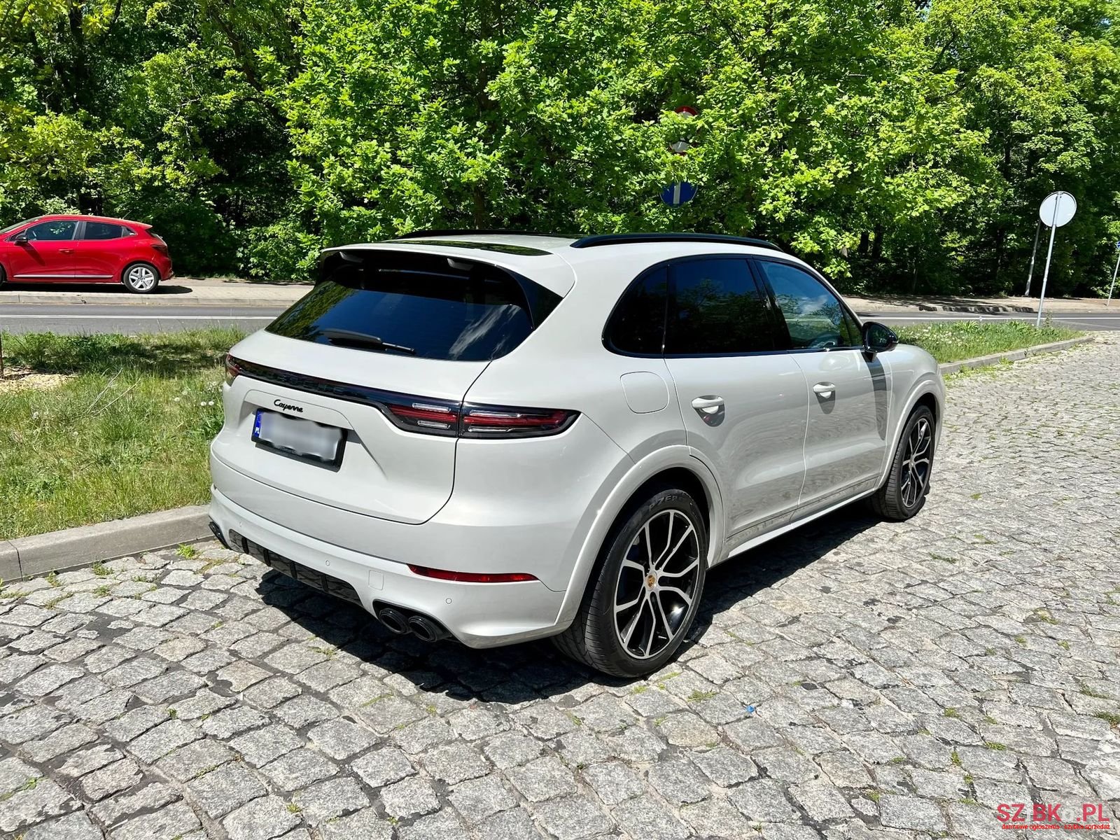 2021' Porsche Cayenne photo #3