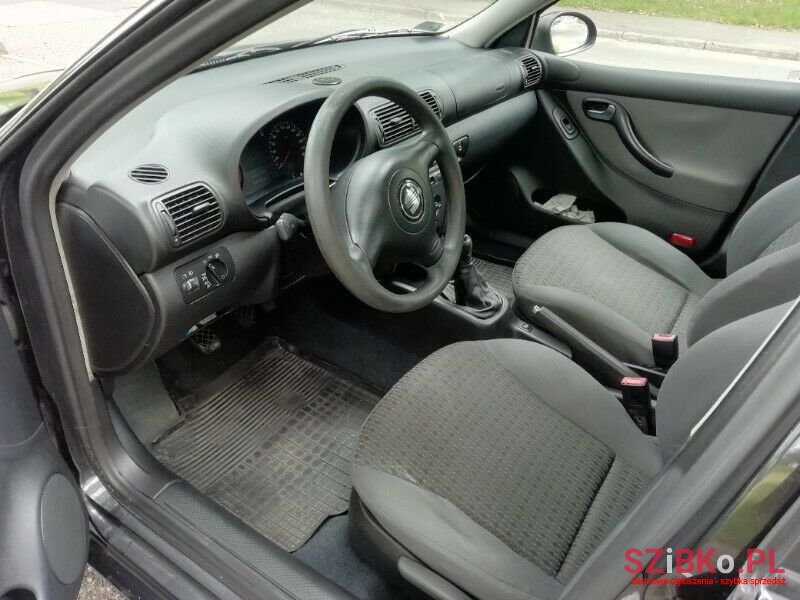 2004' SEAT Toledo photo #1