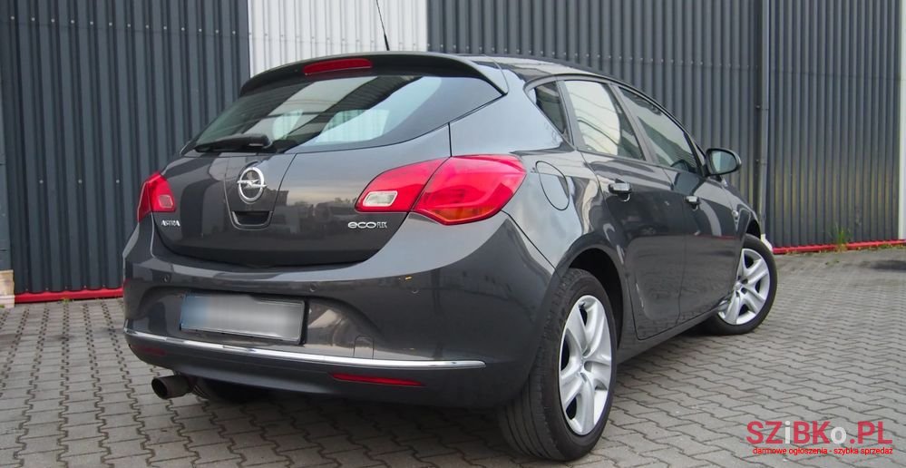 2014' Opel Astra photo #4