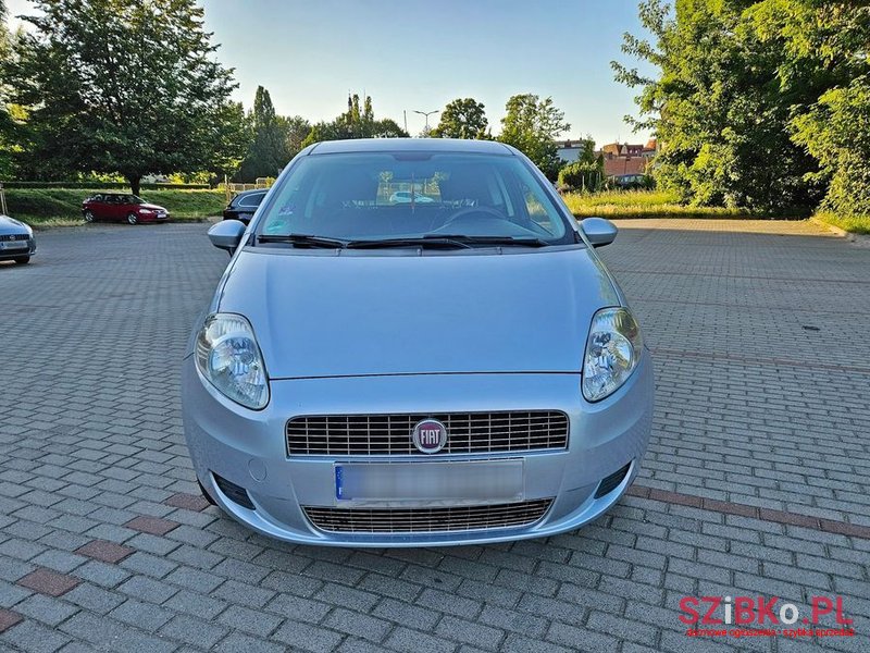 2009' Fiat Grande Punto 1.4 8V photo #2