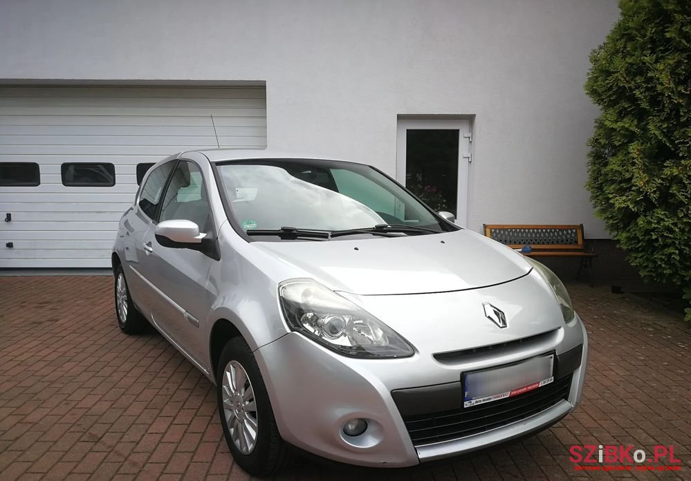 2010' Renault Clio photo #4