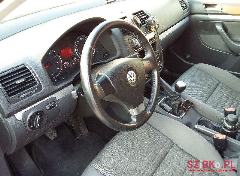 2007' Volkswagen Golf photo #2