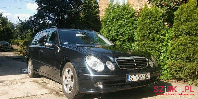 2004' Mercedes-Benz Klasa E photo #1
