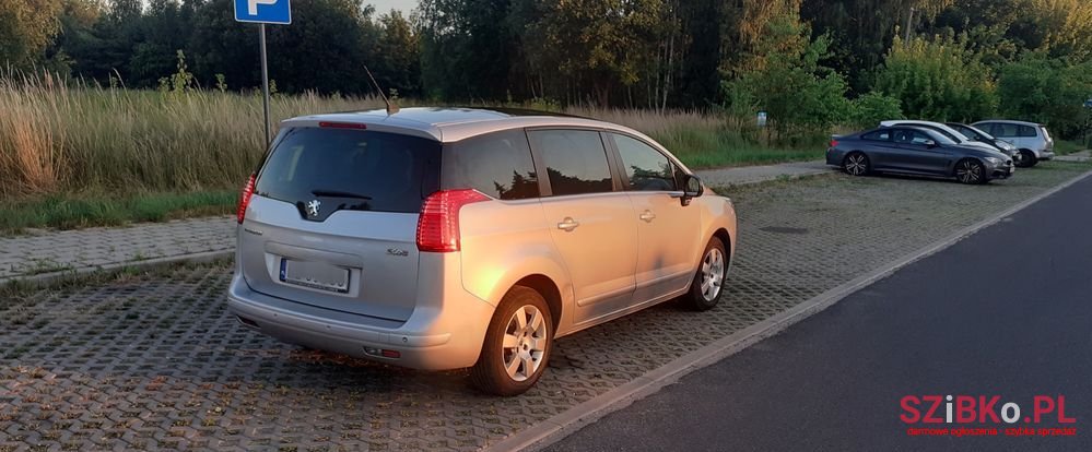 2011' Peugeot 5008 1.6 Access 7Os photo #5