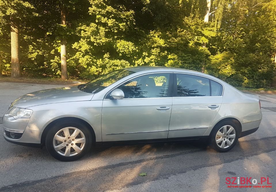 2005' Volkswagen Passat photo #4