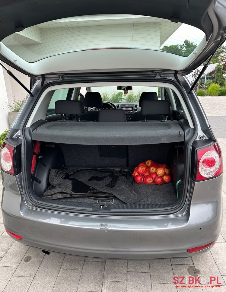 2011' Volkswagen Golf Plus photo #5