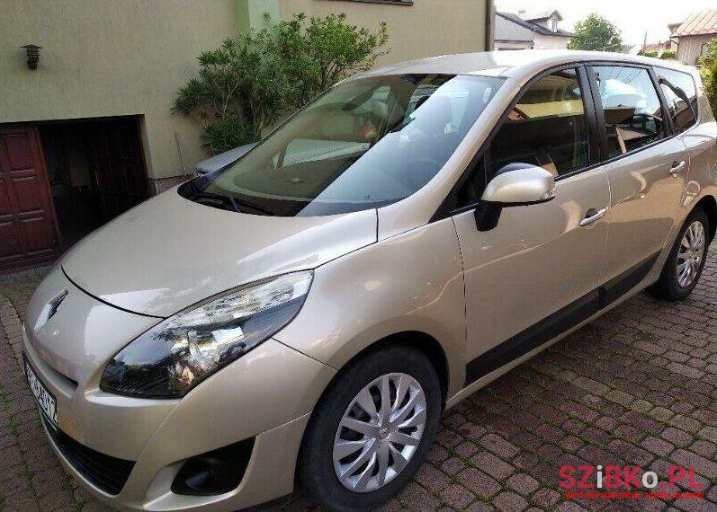 2009' Renault Scenic photo #1