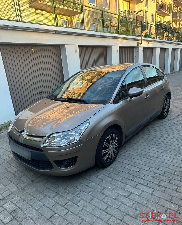 2009' Citroen C4 1.6 Vti Equilibre photo #3