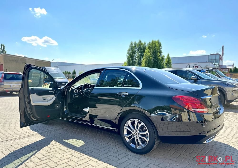 2017' Mercedes-Benz C-Class 160 9G-Tronic photo #2