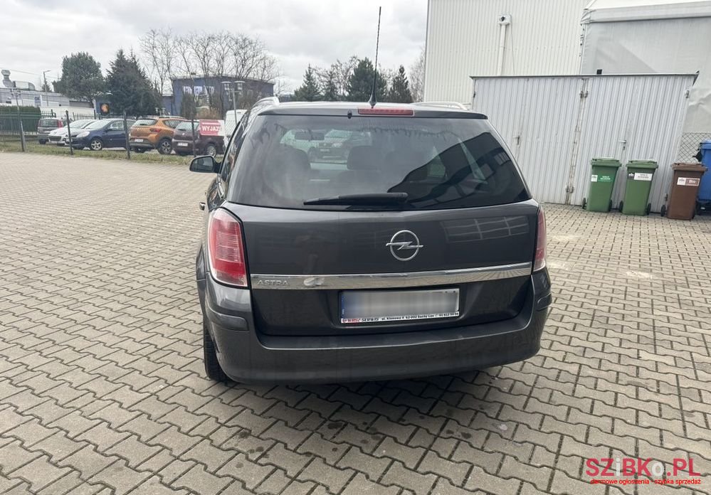 2011' Opel Astra photo #6