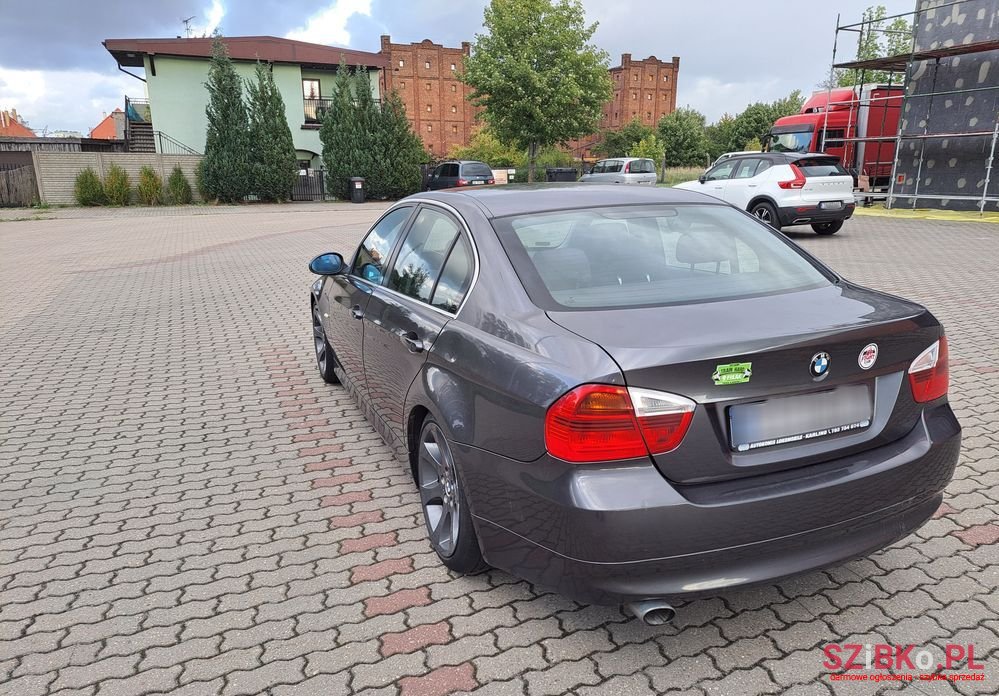 2005' BMW 3 Series 320I photo #6