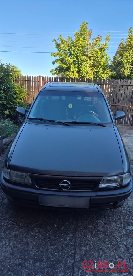 1996' Opel Astra 1.6 16V 100 photo #2
