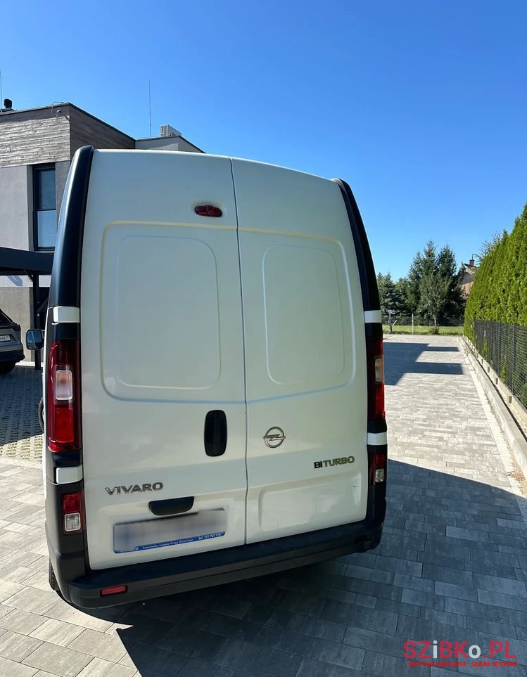 2015' Opel Vivaro photo #6