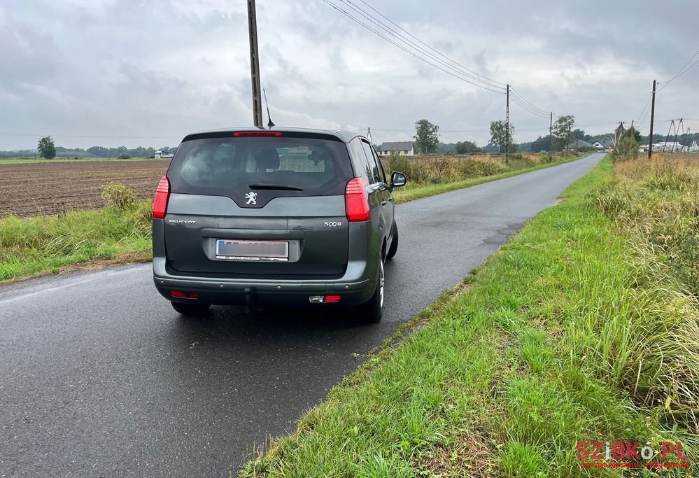 2010' Peugeot 5008 photo #4