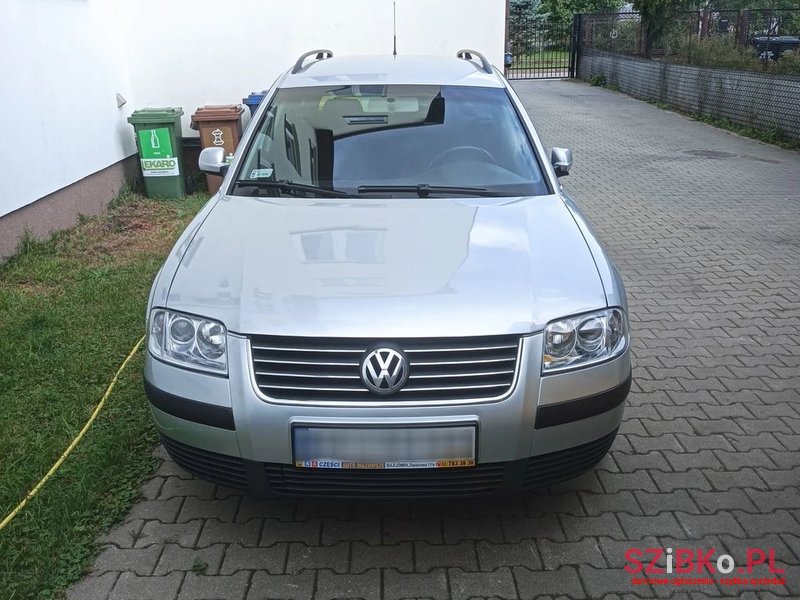 2002' Volkswagen Passat photo #1