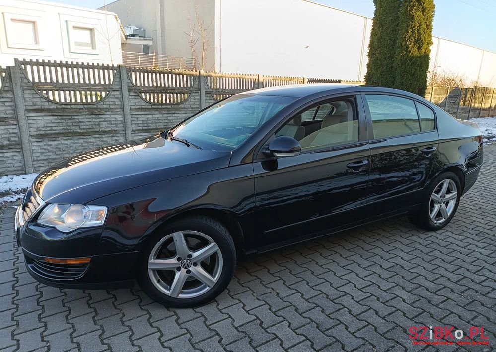 2005' Volkswagen Passat photo #3