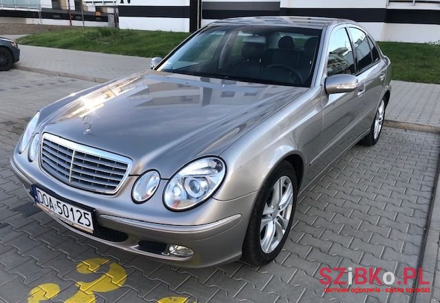 2004' Mercedes-Benz Klasa E photo #2