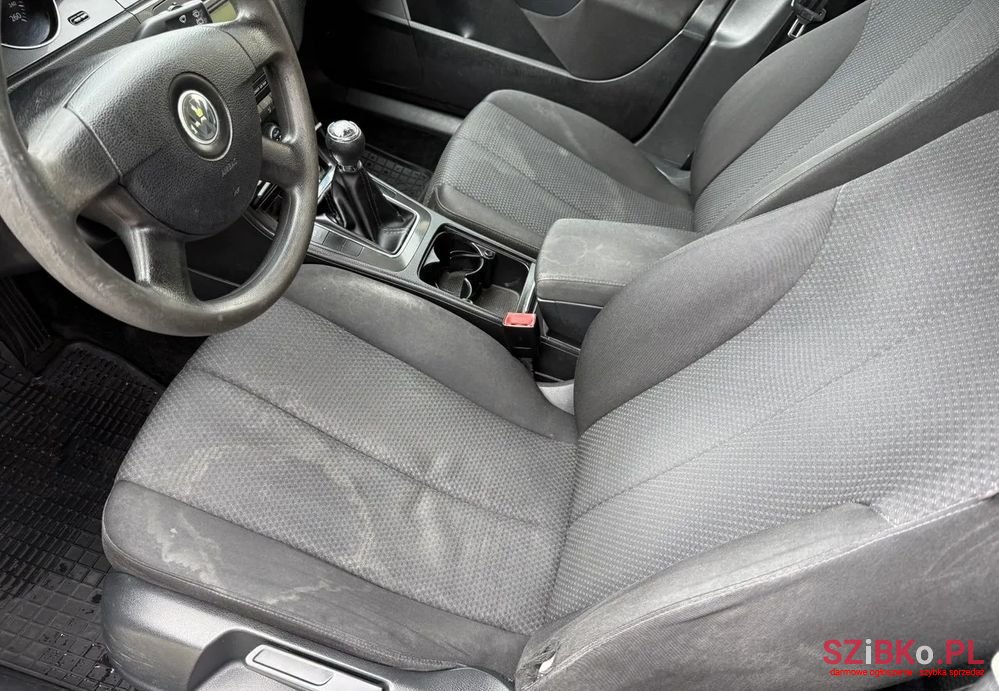 2006' Volkswagen Passat photo #6