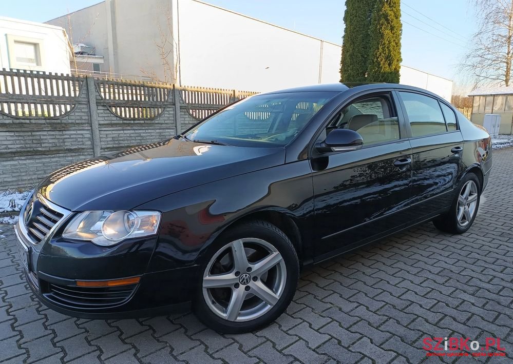 2005' Volkswagen Passat photo #1