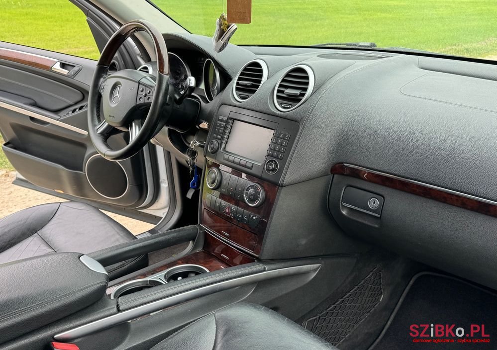 2008' Mercedes-Benz GL photo #6