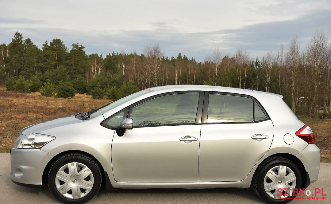2010' Toyota Auris photo #5