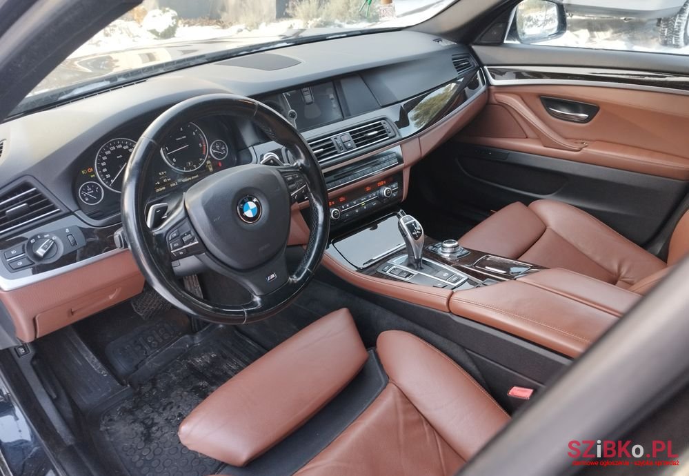 2011' BMW 5 Series photo #5