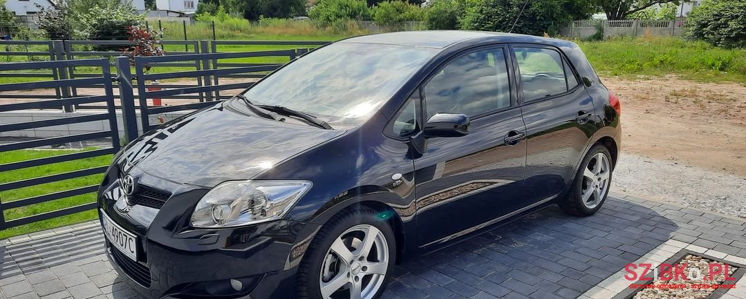 2007' Toyota Auris photo #1