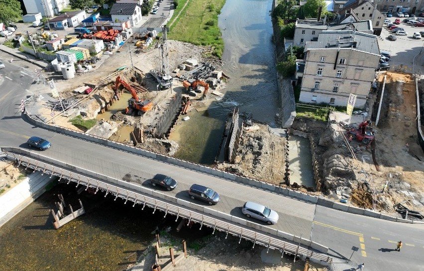 Nowy most na trasie do Czech ma już filary, zaczęło się betonowanie przyczółków