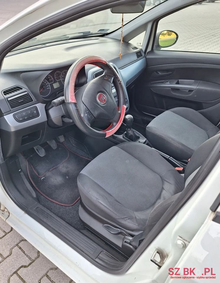 2010' Fiat Grande Punto photo #5