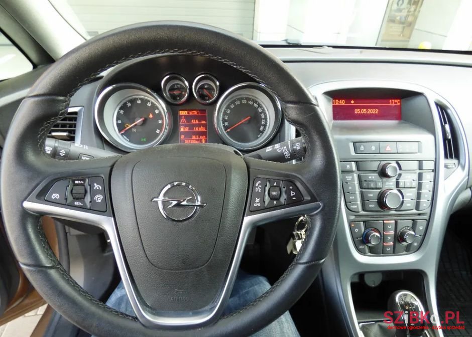 2014' Opel Astra photo #6