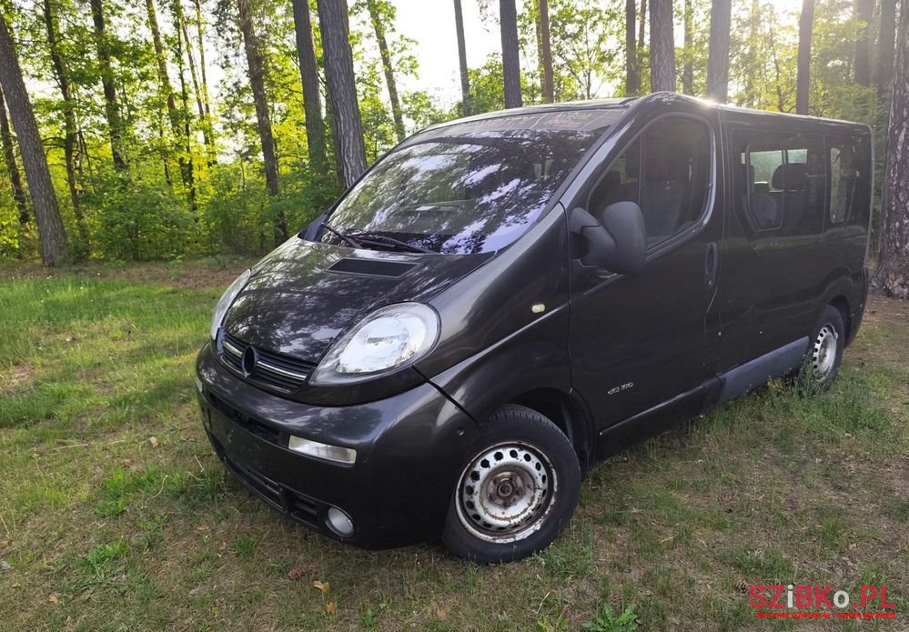 2003' Renault Trafic Passenger photo #1