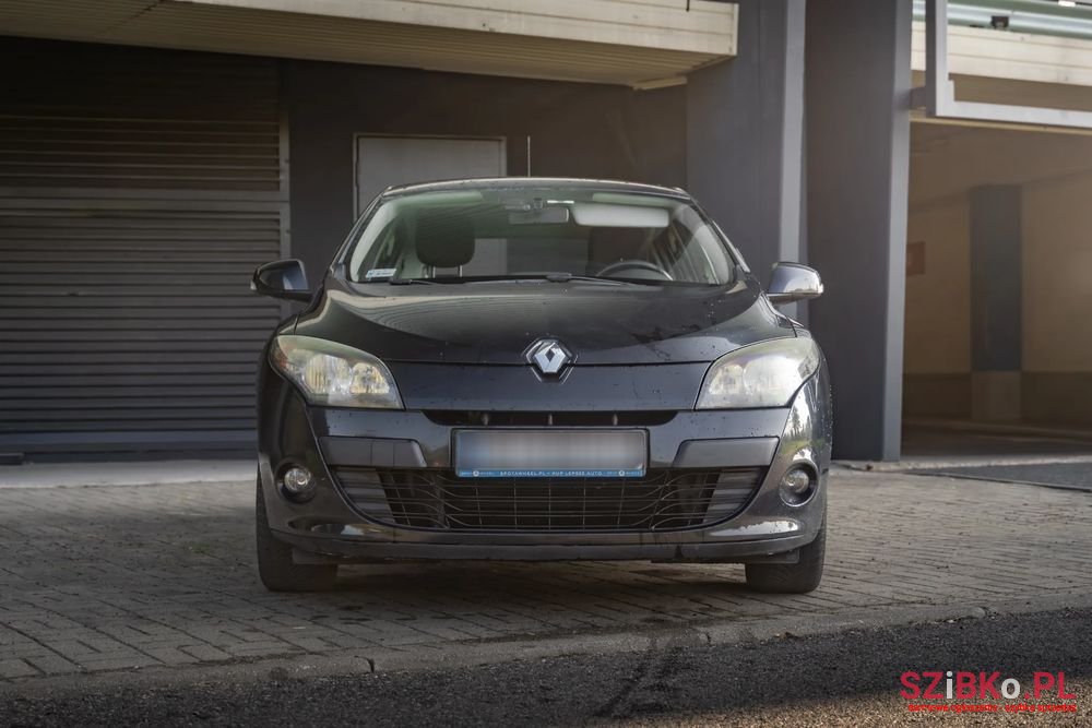 2011' Renault Megane photo #5