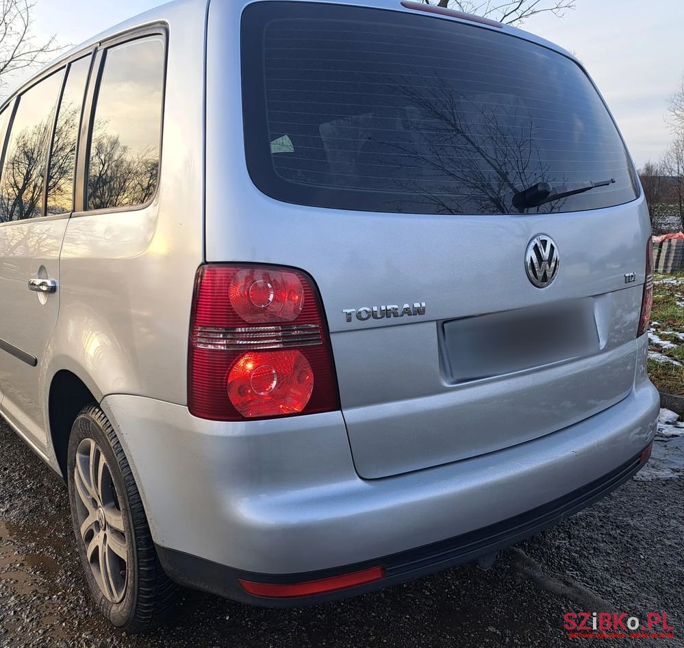 2007' Volkswagen Touran 1.9 Tdi Conceptline photo #5