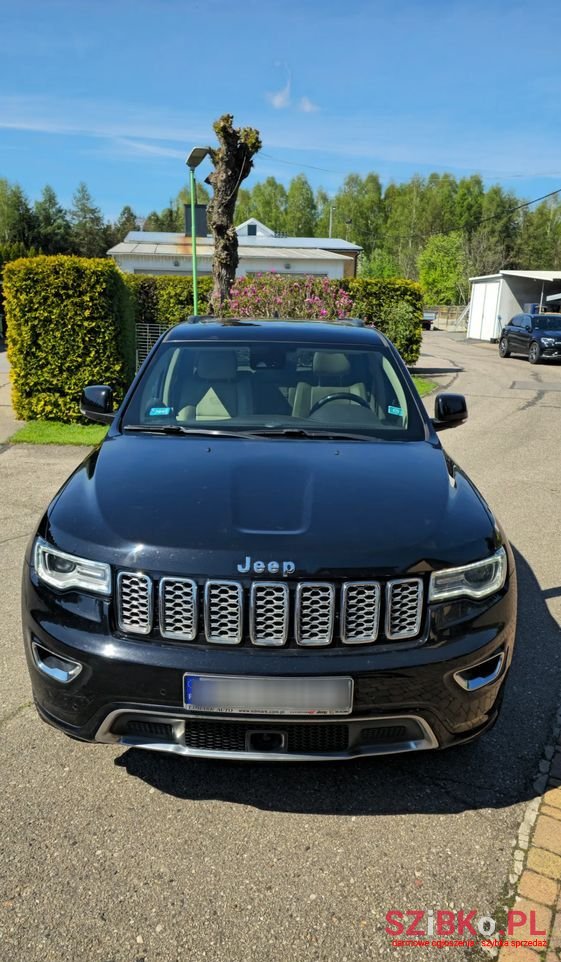 2017' Jeep Grand Cherokee photo #2