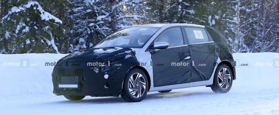 New Hyundai i20 Refuses To Show Face In New Spy Shots