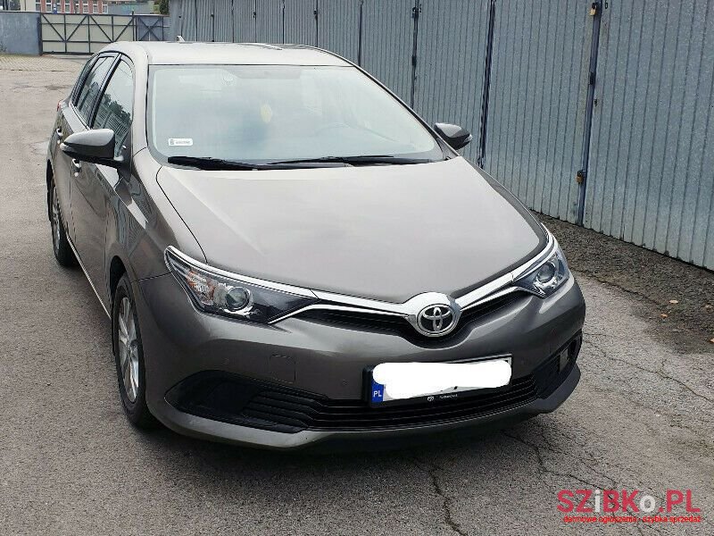 2017' Toyota Auris photo #3