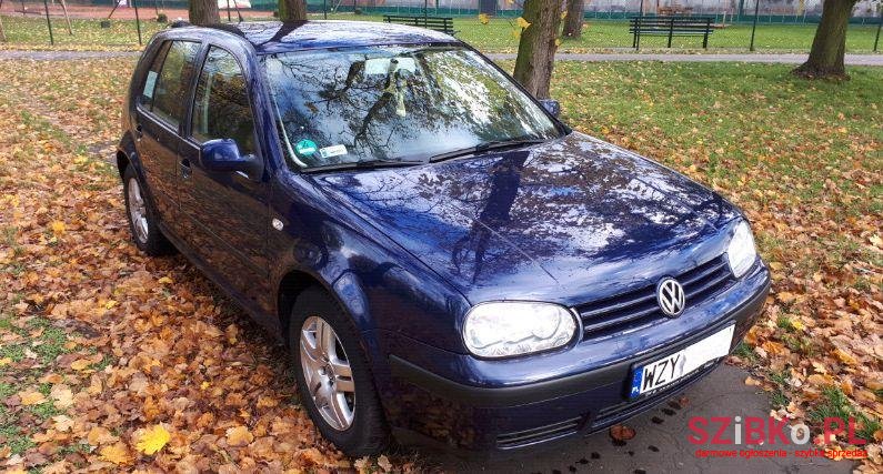 2002' Volkswagen Golf photo #2