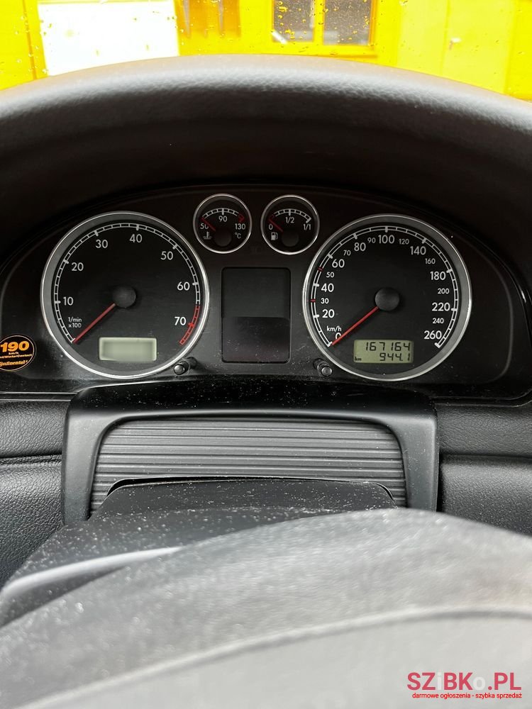 2002' Volkswagen Passat photo #3