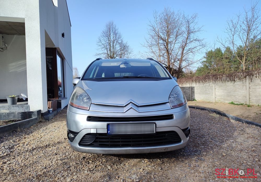 2010' Citroen C4 Picasso photo #5